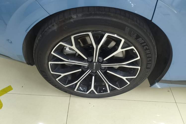 Used Zeekr 007GT 2025 Four-Wheel Drive Intelligent Driving Version 75 kWh Right Rear Wheel Hub