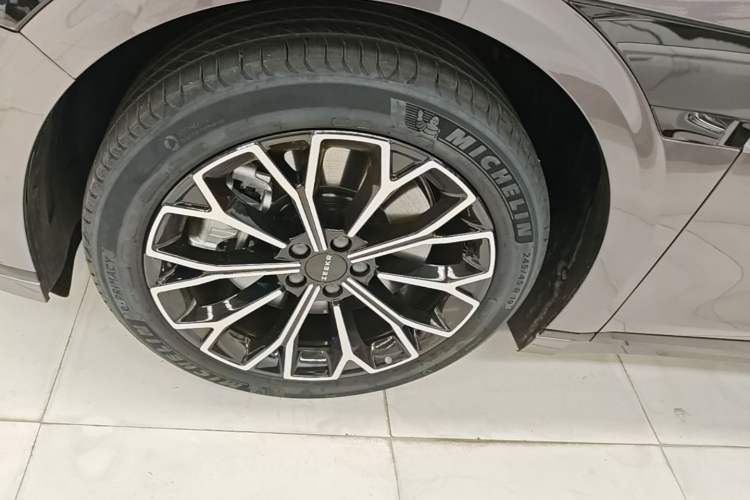 Used Zeekr 007GT 2025 Rear-Drive Intelligent Driving Version 75 kWh Left Front Wheel Hub