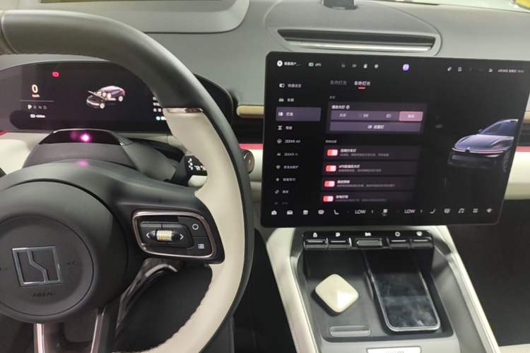 Used Zeekr 007GT 2025 Long-Range Rear-Wheel Drive Intelligent Driving Version 100 kWh Audio And AC Panel