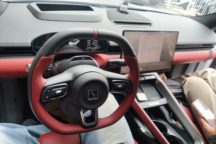 Used Zeekr 007GT 2025 Long-Range Rear-Wheel Drive Intelligent Driving Version 100 kWh Center Console