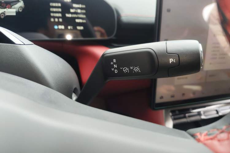 Used Zeekr 007GT 2025 Long-Range Rear-Wheel Drive Intelligent Driving Version 100 kWh Gear Lever