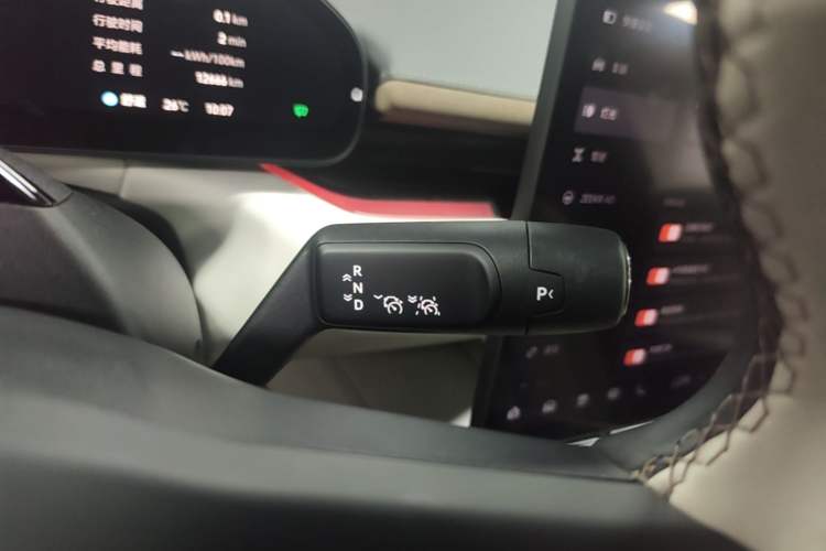 Used Zeekr 007GT 2025 Long-Range Rear-Wheel Drive Intelligent Driving Version 100 kWh Gear Lever