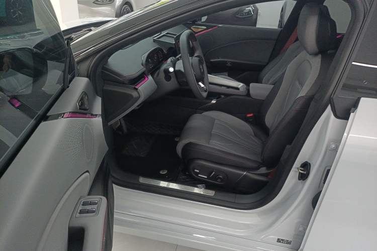 Used Zeekr 007GT 2025 Rear-Drive Intelligent Driving Version 75 kWh Interior 3