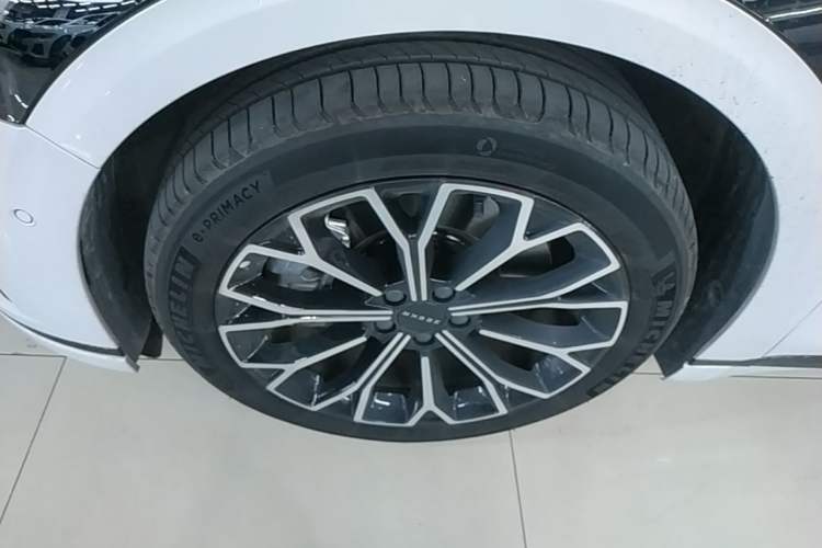 Used Zeekr 007GT 2025 Rear-Drive Intelligent Driving Version 75 kWh Left Front Wheel Hub