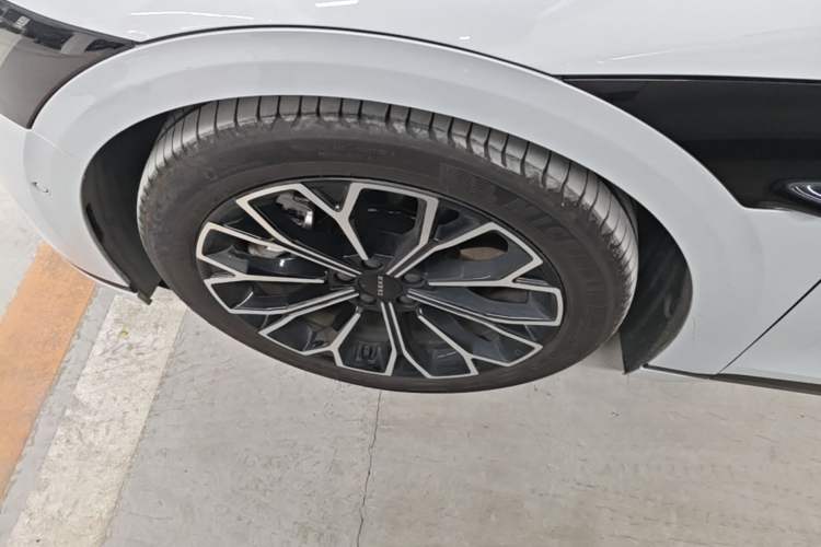 Used Zeekr 007GT 2025 Four-Wheel Drive Intelligent Driving Version 75 kWh Left Front Wheel Hub