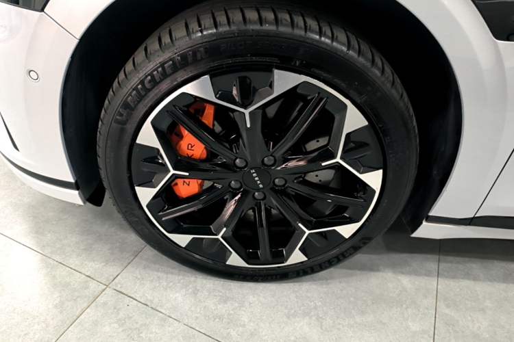 Used Zeekr 007GT 2025 Four-Wheel Drive Intelligent Driving Version 75 kWh Left Front Wheel Hub