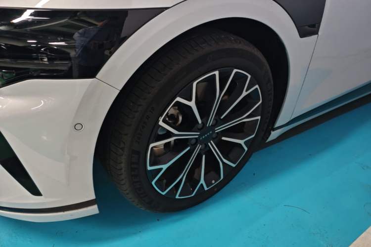 Used Zeekr 007GT 2025 Rear-Drive Intelligent Driving Version 75 kWh Left Front Wheel Hub