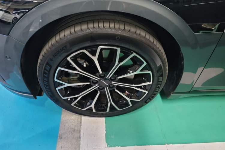 Used Zeekr 007GT 2025 Long-Range Rear-Wheel Drive Intelligent Driving Version 100 kWh Left Front Wheel Hub