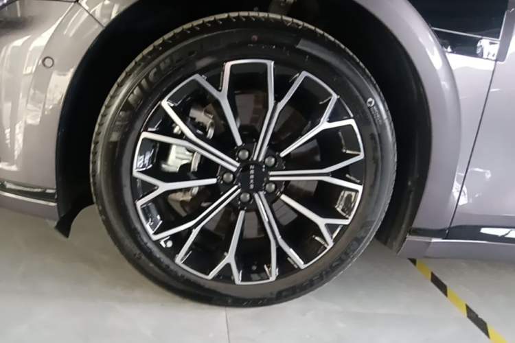 Used Zeekr 007GT 2025 Rear-Drive Intelligent Driving Version 75 kWh Left Front Wheel Hub