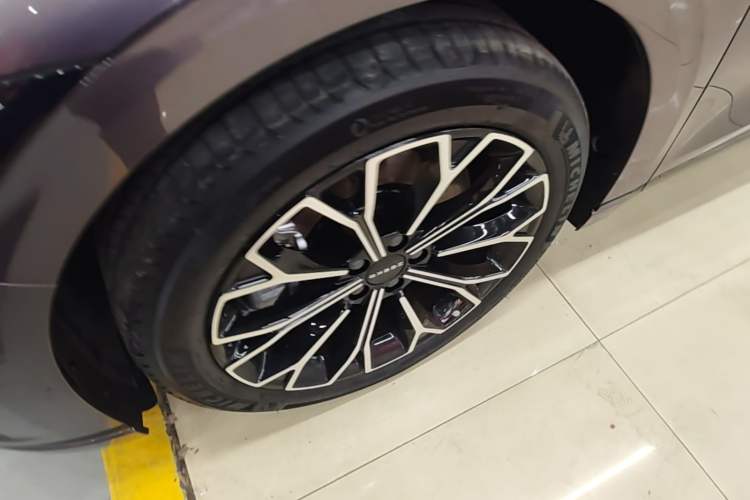 Used Zeekr 007GT 2025 Rear-Drive Intelligent Driving Version 75 kWh Left Front Wheel Hub