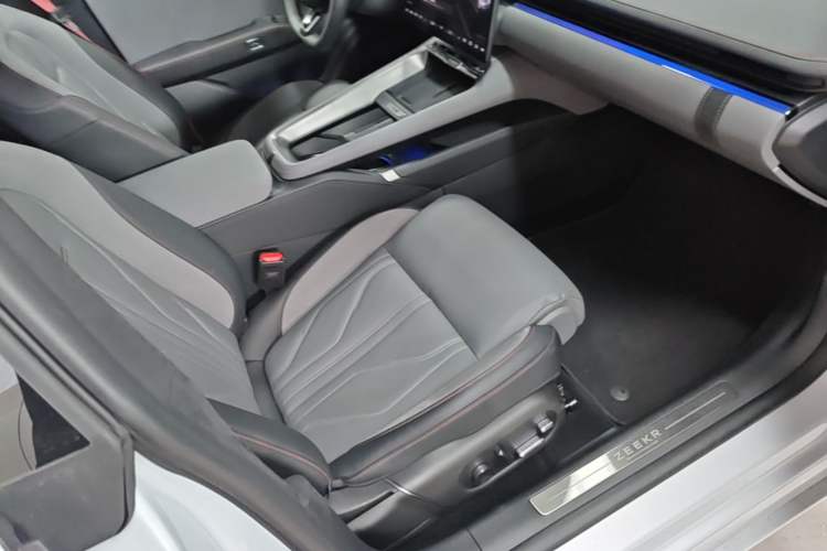 Used Zeekr 007GT 2025 Four-Wheel Drive Intelligent Driving Version 75 kWh Right Front Seat