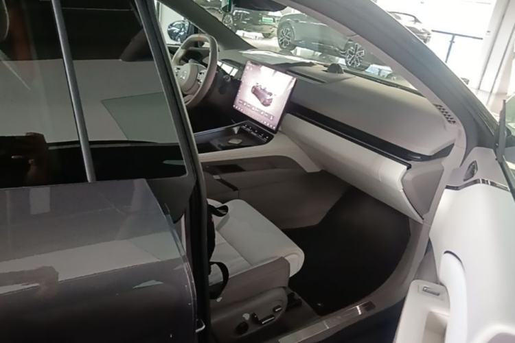 Used Zeekr 007GT 2025 Rear-Drive Intelligent Driving Version 75 kWh Right Front Seat