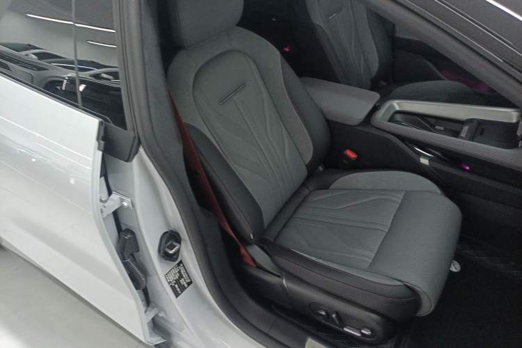 Used Zeekr 007GT 2025 Rear-Drive Intelligent Driving Version 75 kWh Right Front Seat