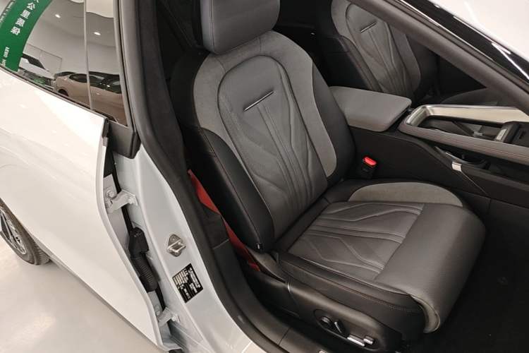 Used Zeekr 007GT 2025 Rear-Drive Intelligent Driving Version 75 kWh Right Front Seat
