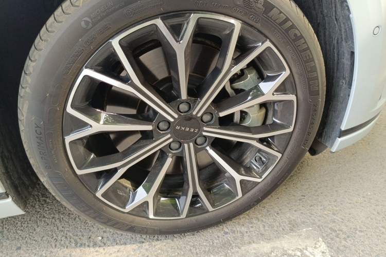 Used Zeekr 007GT 2025 Long-Range Rear-Wheel Drive Intelligent Driving Version 100 kWh Right Front Wheel Hub