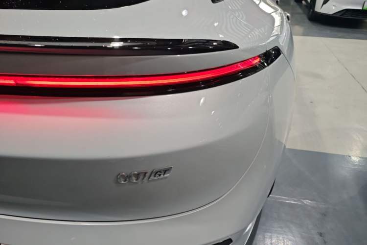 Used Zeekr 007GT 2025 Four-Wheel Drive Intelligent Driving Version 75 kWh Right Rear Taillight