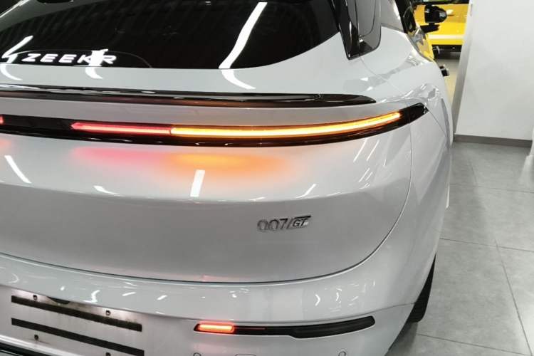 Used Zeekr 007GT 2025 Four-Wheel Drive Intelligent Driving Version 75 kWh Right Rear Taillight