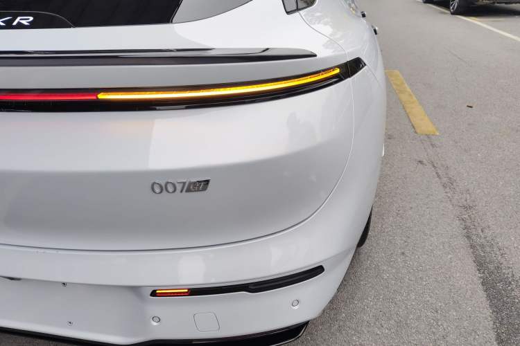 Used Zeekr 007GT 2025 Long-Range Rear-Wheel Drive Intelligent Driving Version 100 kWh Right Rear Taillight