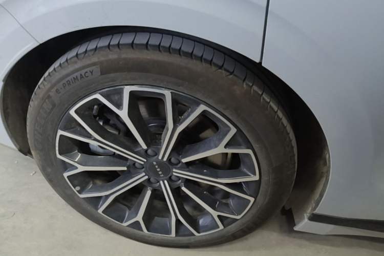 Used Zeekr 007GT 2025 Four-Wheel Drive Intelligent Driving Version 75 kWh Right Rear Wheel Hub