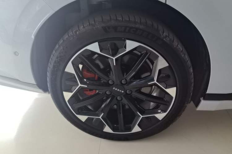 Used Zeekr 007GT 2025 Four-Wheel Drive Intelligent Driving Version 75 kWh Right Rear Wheel Hub