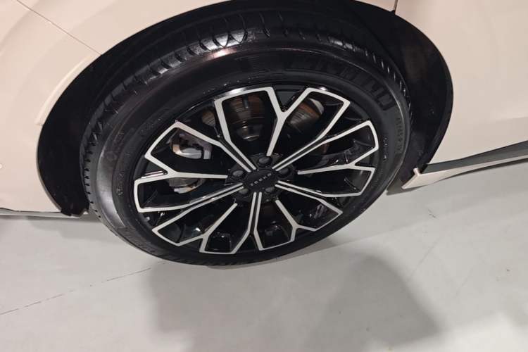 Used Zeekr 007GT 2025 Four-Wheel Drive Intelligent Driving Version 75 kWh Right Rear Wheel Hub