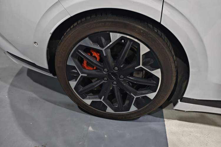 Used Zeekr 007GT 2025 Four-Wheel Drive Intelligent Driving Version 75 kWh Right Rear Wheel Hub