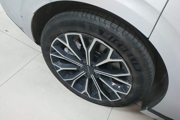 Used Zeekr 007GT 2025 Rear-Drive Intelligent Driving Version 75 kWh Right Rear Wheel Hub