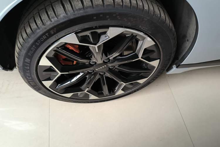 Used Zeekr 007GT 2025 Four-Wheel Drive Intelligent Driving Version 75 kWh Right Rear Wheel Hub