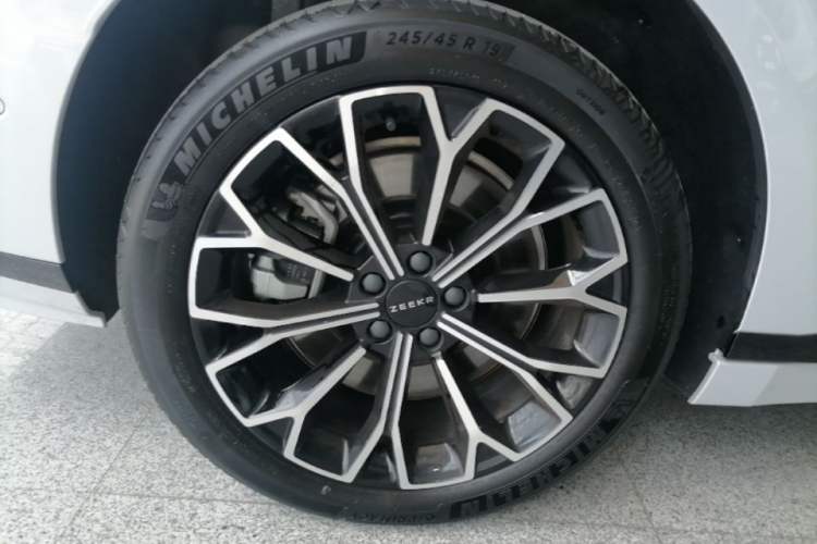 Used Zeekr 007GT 2025 Four-Wheel Drive Intelligent Driving Version 75 kWh Right Rear Wheel Hub