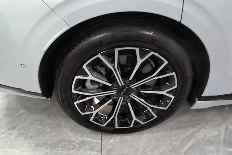 Used Zeekr 007GT 2025 Four-Wheel Drive Intelligent Driving Version 75 kWh Right Rear Wheel Hub