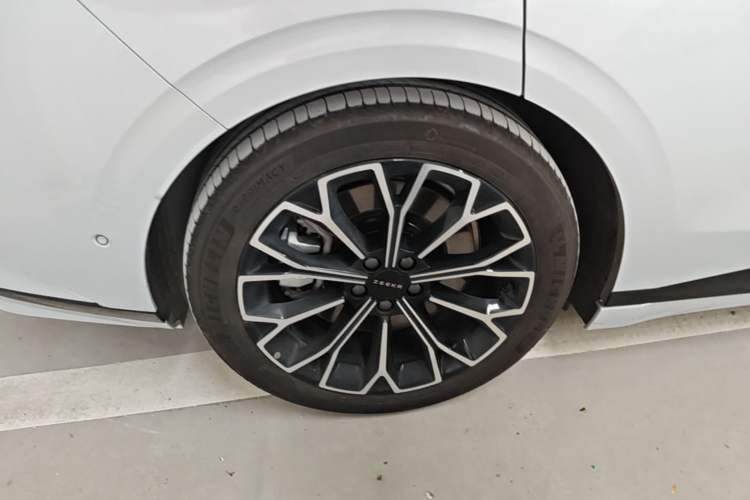 Used Zeekr 007GT 2025 Four-Wheel Drive Intelligent Driving Version 75 kWh Right Rear Wheel Hub