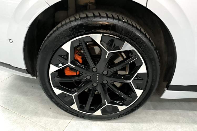 Used Zeekr 007GT 2025 Four-Wheel Drive Intelligent Driving Version 75 kWh Right Rear Wheel Hub