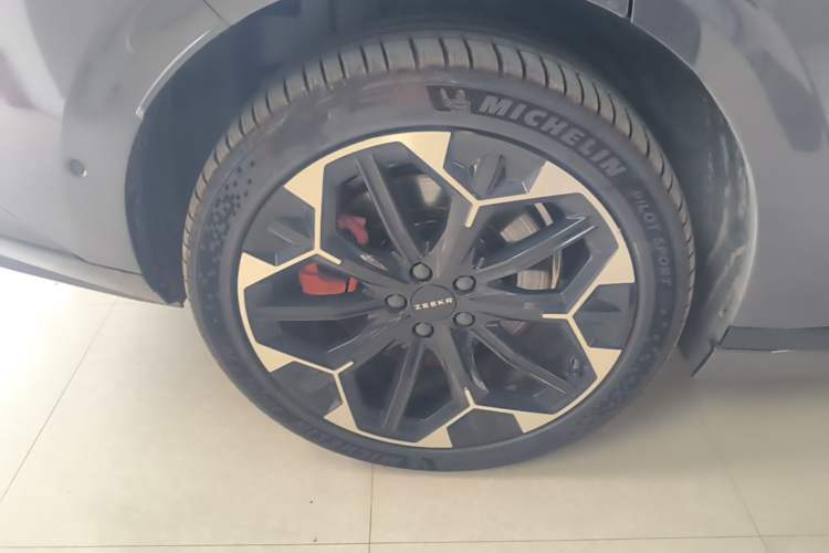Used Zeekr 007GT 2025 Four-Wheel Drive Intelligent Driving Version 75 kWh Right Rear Wheel Hub