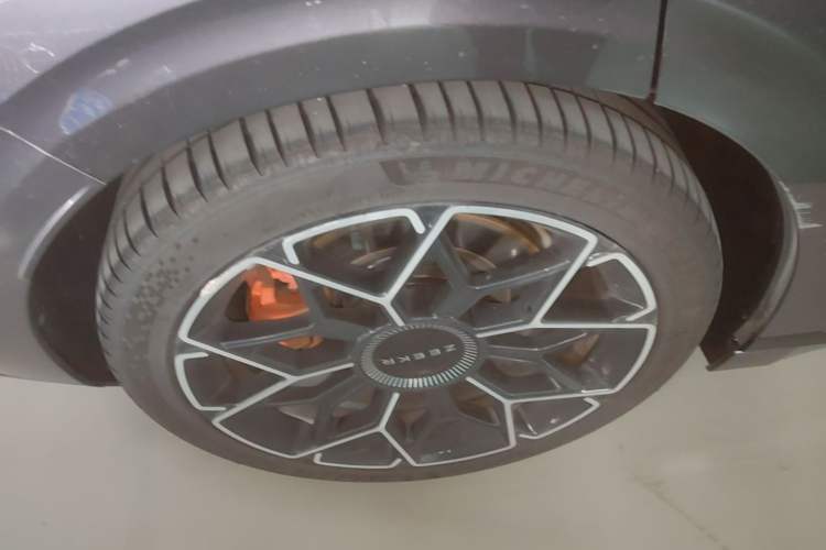 Used Zeekr 007GT 2025 Long-Range All-Wheel-Drive Intelligent Driving Version 100 kWh Right Rear Wheel Hub