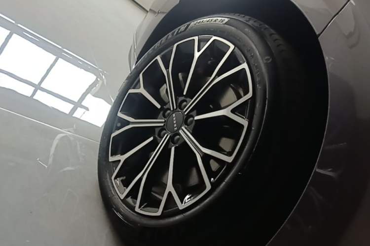 Used Zeekr 007GT 2025 Rear-Drive Intelligent Driving Version 75 kWh Right Rear Wheel Hub