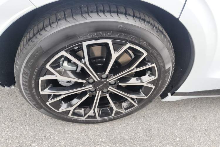 Used Zeekr 007GT 2025 Long-Range Rear-Wheel Drive Intelligent Driving Version 100 kWh Right Rear Wheel Hub