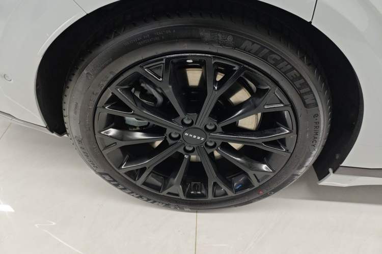 Used Zeekr 007GT 2025 Rear-Drive Intelligent Driving Version 75 kWh Right Rear Wheel Hub