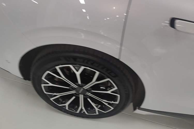 Used Zeekr 007GT 2025 Long-Range Rear-Wheel Drive Intelligent Driving Version 100 kWh Right Rear Wheel Hub