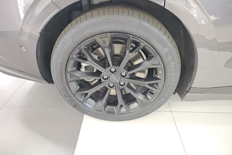Used Zeekr 007GT 2025 Rear-Drive Intelligent Driving Version 75 kWh Right Rear Wheel Hub