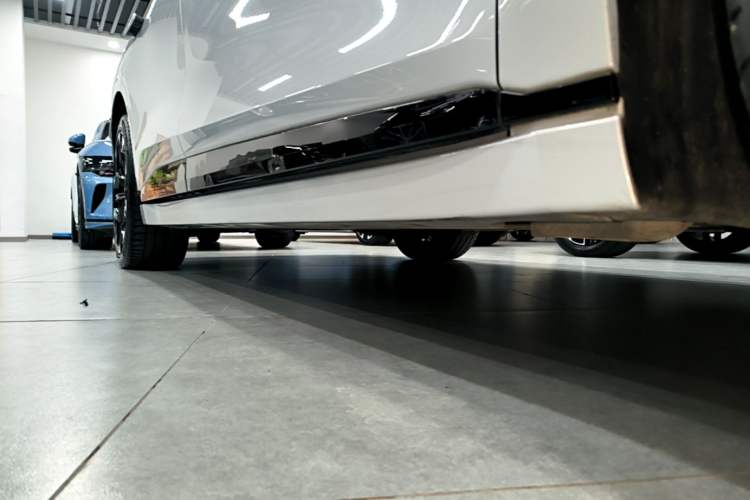 Used Zeekr 007GT 2025 Four-Wheel Drive Intelligent Driving Version 75 kWh Right Side Sill
