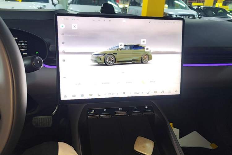 Used Zeekr 007GT 2025 Long-Range Rear-Wheel Drive Intelligent Driving Version 100 kWh Audio And AC Panel