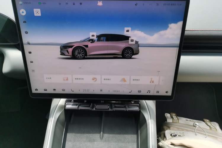 Used Zeekr 007GT 2025 Long-Range Rear-Wheel Drive Intelligent Driving Version 100 kWh Audio And AC Panel