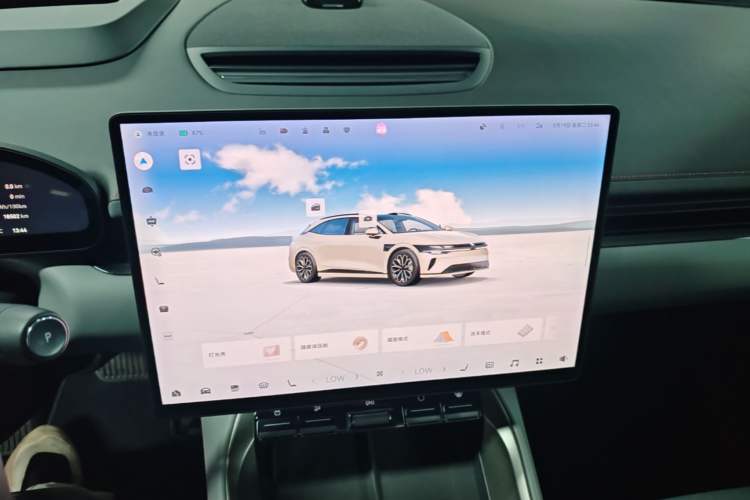 Used Zeekr 007GT 2025 Long-Range Rear-Wheel Drive Intelligent Driving Version 100 kWh Audio And AC Panel