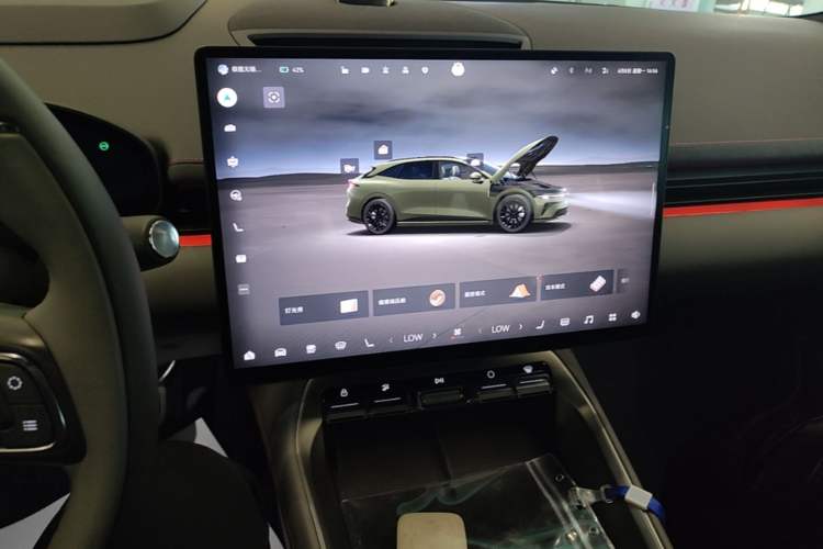 Used Zeekr 007GT 2025 Long-Range Rear-Wheel Drive Intelligent Driving Version 100 kWh Audio And AC Panel