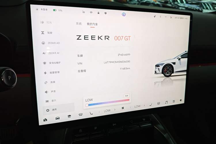 Used Zeekr 007GT 2025 Long-Range Rear-Wheel Drive Intelligent Driving Version 100 kWh Audio And AC Panel