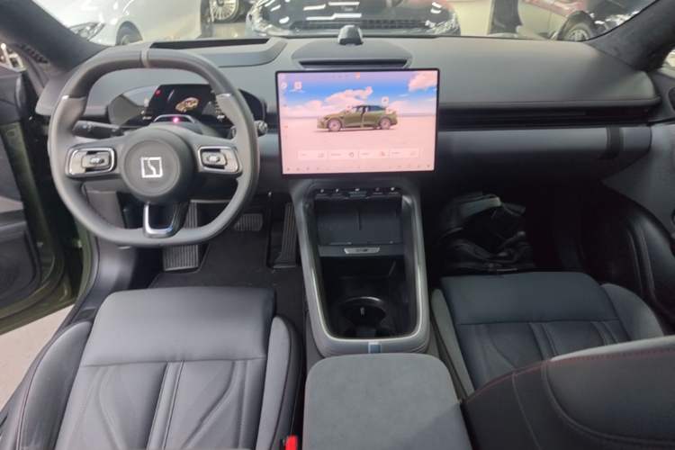 Used Zeekr 007GT 2025 Long-Range Rear-Wheel Drive Intelligent Driving Version 100 kWh Center Console
