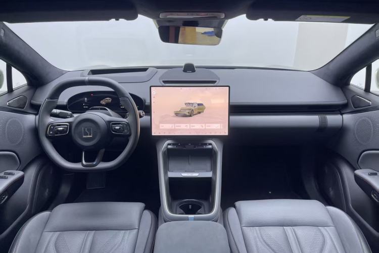 Used Zeekr 007GT 2025 Long-Range Rear-Wheel Drive Intelligent Driving Version 100 kWh Center Console