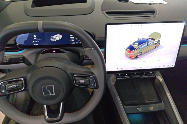 Used Zeekr 007GT 2025 Long-Range Rear-Wheel Drive Intelligent Driving Version 100 kWh Center Console