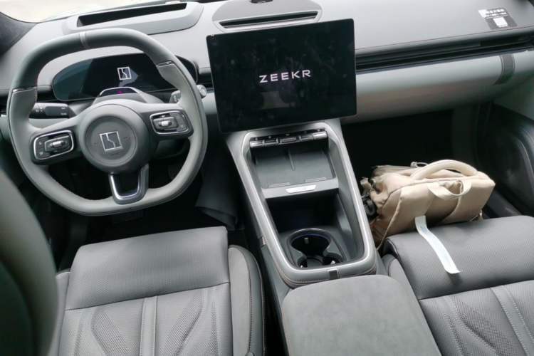 Used Zeekr 007GT 2025 Long-Range Rear-Wheel Drive Intelligent Driving Version 100 kWh Center Console