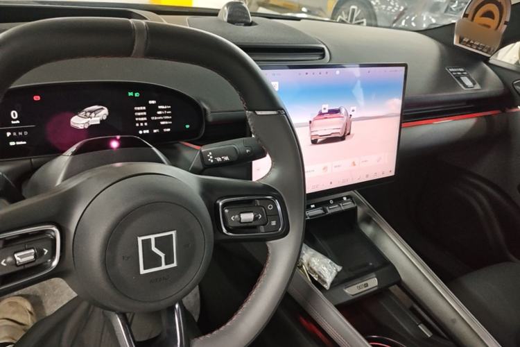 Used Zeekr 007GT 2025 Long-Range Rear-Wheel Drive Intelligent Driving Version 100 kWh Center Console
